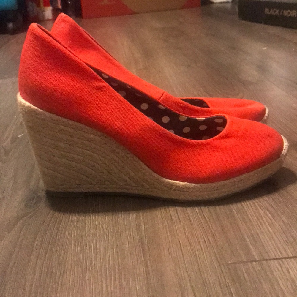 Red Wedges 8
